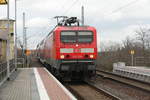 BR 143/729813/143-919-von-eilenburg-kommend-mit 143 919 von Eilenburg kommend mit ziel Halle/Saale Hbf bei der Einfahrt in den Bahnhof Delitzsch ob Bf am 16.3.21