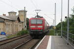 BR 143/758649/143-591-verlaesst-den-bahnhof-delitzsch 143 591 verlsst den Bahnhof Delitzsch ob Bf in Richtung Eilenburg am 19.8.21