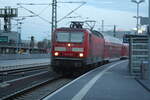 143 957 von Eilenburg kommend bei der Einfahrt in den Endbahnhof Halle/Saale Hbf am 15.2.22