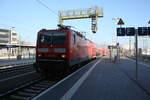 143 168 von Eilenburg kommend bei der Einfahrt in den Endbahnhof Halle/Saale Hbf am 5.3.22
