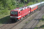243 005 mit 232 601 der WFL am Zugschluss mit den Sonderzug bei der Einfahrt in den Bahnhof Ortrand am 14.5.22