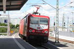 BR 143/783447/143-856-melissa-verlaesst-als-s47 143 856 'Melissa' verlsst als S47 mit Ziel Halle-Trotha den Bahnhof Halle/Saale Hbf am 24.5.22