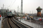 143 841 mit 03 2155 bei der Bereitstellung als Sonderzug im Bahnhof Halle/Saale Hbf am 30.3.24