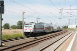 BR 146/709706/146-577-mit-ihrer-ic2-garnitur 146 577 mit ihrer IC2 Garnitur bei der Durchfahrt in Niemberg am 30.7.20
