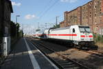 BR 146/712048/146-575-mit-ihrer-ic2-garnitur 146 575 mit ihrer IC2 Garnitur bei der Durchfahrt in Niemberg am 11.8.20