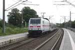 BR 146/741949/146-554-mit-einem-ic2-bei 146 554 mit einem IC2 bei der Durchfahrt in Zöberitz am 9.6.21