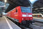 146 018 als RE30 mit ziel Uelzen im Bahnhof Halle/Saale Hbf am 25.7.21