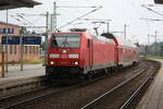146 278 mit dem RE1 mit ziel Hamburg Hbf bei der Einfahrt in den Bahnhof Schwerin Hbf am 25.7.21