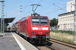 BR 146/758633/146-011-mit-dem-re18-mit 146 011 mit dem RE18 mit Ziel Halle/Saale Hbf bei der Einfahrt in den Bahnhof Merseburg Hbf am 14.8.21