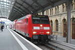 146 011 als RE18 mit Ziel Jena-Gschwitz im Bahnhof Halle/Saale Hbf am 19.8.21