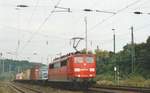 Am 1 September 2005 durchfahrt 151 137 Köln West.