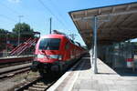 BR 182/710528/182-004-mit-ziel-eisenhuettenstadt-im 182 004 mit ziel Eisenhüttenstadt im Bahnhof Berlin Wannsee am 31.7.20