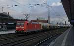 BR 185/596489/die-db-185-11-4-erreicht-mit Die DB 185 11-4 erreicht mit einem Güterzug Koblenz Hbf.
3. Okt. 2017