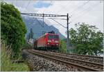 BR 185/739887/die-db-185-125-2-mit-dem Die DB 185 125-2 mit dem Novelis Güterzug Sierre - Göttigen kurz nach Villeneuve. 

8. Juni 2021