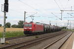 BR 185/743248/185-065-mit-einem-kesselzug-bei 185 065 mit einem Kesselzug bei der Durchfahrt im Bahnhof Niemberg am 5.7.21