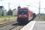 187 206 mit einem Gterzug bei der Durchfahrt im Bahnhof Merseburg Hbf am 14.8.21