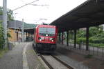 187 170 mit einem Güterzug bei der Durchfahrt im Bahnhof Bad Kösen am 1.6.22