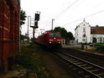 189 004 mit einen Güterzug bei der Durchfahrt in Güsen (b Genthin) am 2.6.18