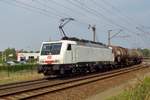 BR 189/625495/eine-neue-weisse-lok-bei-dm Eine neue Weisse Lok bei DM: 189 823 verlässt am 22 Augustus 2018 Venlo mit ein Kesselwagenzug. 