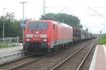 189 018 mit einem Güterzug bei der Durchfahrt im Bahnhof Delitzsch ob Bf am 6.10.21