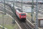 189 005 verlässt mit einem Güterzug den Güterbahnhof Halle/Saale am 29.4.22