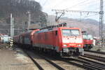 BR 189/861306/189-061-von-db-cargo-mit 189 061 von DB Cargo mit einen Gterzug bei der Durchfahrt im Bahnhof Decin hl.n. am 13.3.24