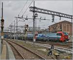 Die SBB Cargo International 193 475 ist mit einem Güterzug in Novara unterwegs. 

24. April 2023