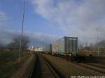 Containerzug abgestellt am Saalehafen in Halle (Saale) am 4.1.15