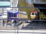 Spiegelbild von 218 105 und dem SVT 137 234 im Bahnhof Friedrichshafen Hafen am 9.4.17