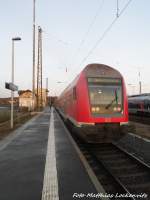 Mit Steuerwagen voraus steht 143 180 als S7 mit ziel Halle (Saale)) Hbf im Bahnhof Halle-Nietleben am 12.12.15