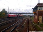 blick auf den RE3 nach Stralsund, auf die 295 095 und den SVT 137 234 aus der V75 018 (107 018) in Falkenberg/Elster am 9.10.16