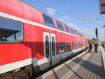 Der DABbuzfa 760 mit der Wagennummer 50 80 36-33 015-9 im Bahnhof Halle (Saale) Hbf am 11.5.17