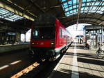 Mit einem DABbuzfa760 kommt 143 276 als S9 aus Eilenburg in den Bahnhof Halle/Saale Hbf am 19.7.18 eingefahren