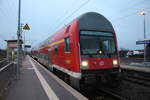 Mit Steuerwagen voraus steht 143 856 mit ziel Halle/Saale Hbf im Bahnhof Halle-Rosengarten am 14.12.19