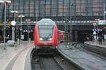Der Steuerwagen von 182 023 als RE1 im Bahnhof Hamburg Hbf am 14.12.20