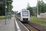 1648 953/453 mit 1648 403/903 mit dem RE10 mit ziel Magdeburg Hbf im Bahnhof Sandersleben (Anh) am 7.6.21
