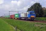 alpha-trains/671530/alpha-trains-1103-schleppt-ein-containerzug Alpha Trains 1103 schleppt ein Containerzug durch Hulten am 16 Augustus 2019.