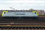 CAPTRAIN/686452/seitenblick-auf-captrain-186-156-in Seitenblick auf CapTrain 186 156 in Venlo am 21 Dezember 2019.