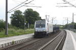 186 368 von Captrain mit einem Güterzug bei der Durchfahrt in Zöberitz am 9.6.21
