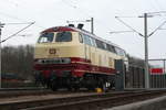 218 105 der NeSA abgestellt vor dem Werkstor von railmaint in Delitzsch am 22.3.21