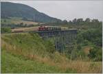 eisenbahn-betriebsgesellschaft-neckar-schwarzwald-alb-mbh-2/831670/die-diesellok-211-041-9-92-80 Die Diesellok 211 041-9 (92 80 1211 041-9 D-NeSA) fhrt mit ihrem 'Morgenzug' ber die Talbergang Epfenhofen Brcke und erreicht unmittelbar darauf den Bahnhof Epfenhofen. Die Talbergang Epfenhofen Brcke ist mit 264 Meter Lnge die lngste Brcke der Sauschwnzlebahn und soweit ich gesehen habe auch die imposanteste Brcke der Strecke.

27. August 2022