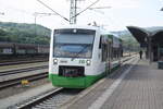 VT 335 der ErfurterBahn verlässt den Bahnhof Saalfeld (Saale) in Richtung Leipzig Hbf am 1.6.22