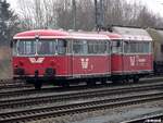 EVB Mittelweserbahn/642152/796-826-5-mit-998-641-6-macht 796 826-5 mit 998 641-6 macht ein päuschen in der abstelle von stade,22.12.18