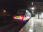 harz-elbe-express-hex/589031/hex-vt-870-steht-als-hex47 HEX VT 870 steht als HEX47 mit ziel Halle (Saale) Hbf im Bahnhof Bernburg am 25.11.17