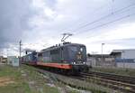 Hectorrail 162 002/151 070 ist am spter Sonntagnachmittag bei der Durchfahrt in Heddesheim Hirschberg zusehen, sie ist hier nordwrts unterwegs. 24.3.2024