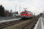 143 851 mit 156 004 der MEG bei der durchfahrt im Bahnhof Halle-Rosengarten am 13.1.21