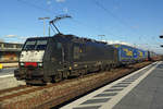 MRCE Dispolok/690418/ecco-rail-189-280-schleppt-der Ecco Rail 189 280 schleppt der LKW Walterzug durch Straubing am 20 Februar 2020.