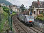 Die 189 990 mit dem  Novelis  Güterzug von Sierre nach Göttingen bei der Ausfahrt in Montreux.
