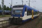 Niederbarnimer Eisenbahn VT 017 steht am 24 Mai 2023 rhig in Angermnde, wo sie die 10;40 RB nach Szczecin Glowny fahren soll.