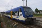 Niederbarnimer Eisenbahn VT 017 steht am 24 Mai 2023 rhig in Angermnde, wo sie die 10;40 RB nach Szczecin Glowny fahren soll.